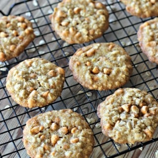 Oatmeal Butterscotch Cookies - Perfectly chewy cookies filled with old-fashioned rolled oats and creamy butterscotch chips. These are perfect for holiday cookie exchanges or any time of the year!