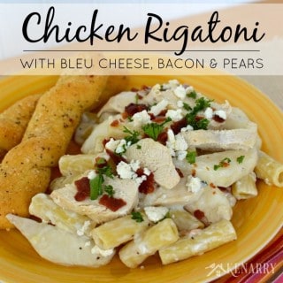 I love creamy chicken pasta! This delicious Chicken Rigatoni recipe is topped with bleu cheese, crispy bacon and juicy pear slices.