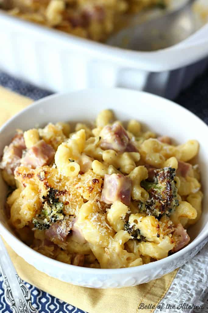 A bowl of macaroni and cheese 