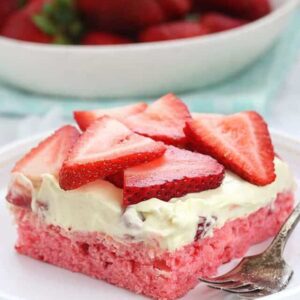 cropped-skinny-strawberry-cake.jpg