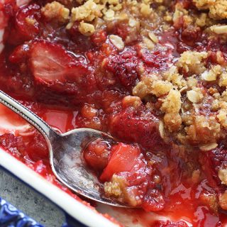 This Strawberry Crisp is the best summer dessert ever! Fresh juicy strawberries are topped with a buttery and crumbly oat topping, and is absolutely swoothworthy with a big scoop of vanilla ice cream on top!