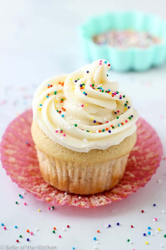 pretty buttercream cupcakes