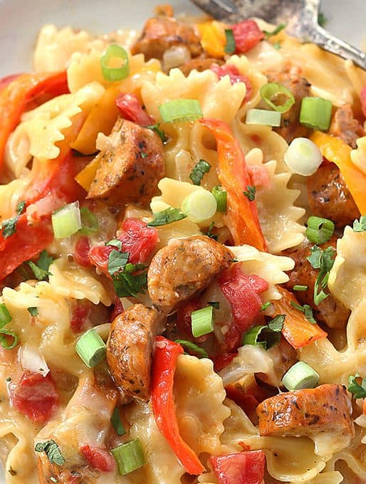 One Pot Cheesy Sausage and Peppers Pasta