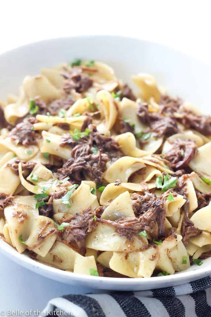 A dish filled with beef and noodles
