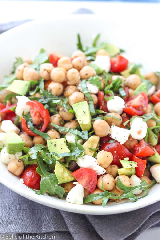 A plate full of salad with chickpeas and avocado 