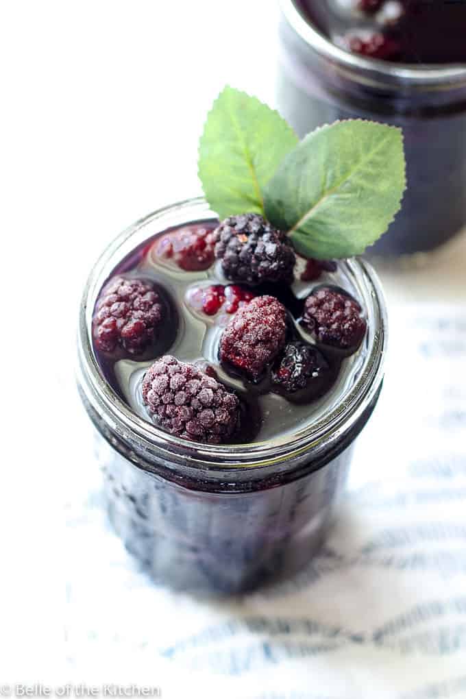 mason jar filled with blackberry sweet tea and frozen blackberries