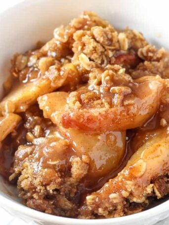 a bowl of apple crisp