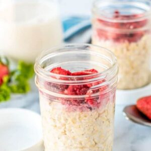 cropped-strawberry-overnight-oats-recipe-5.jpg