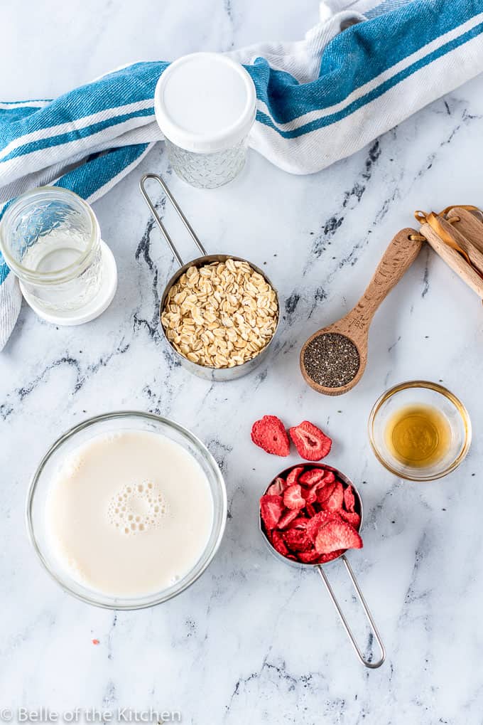 Strawberry Overnight Oats Recipe - Belle of the Kitchen