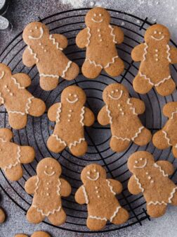 gingerbread man cookies on a wire rack