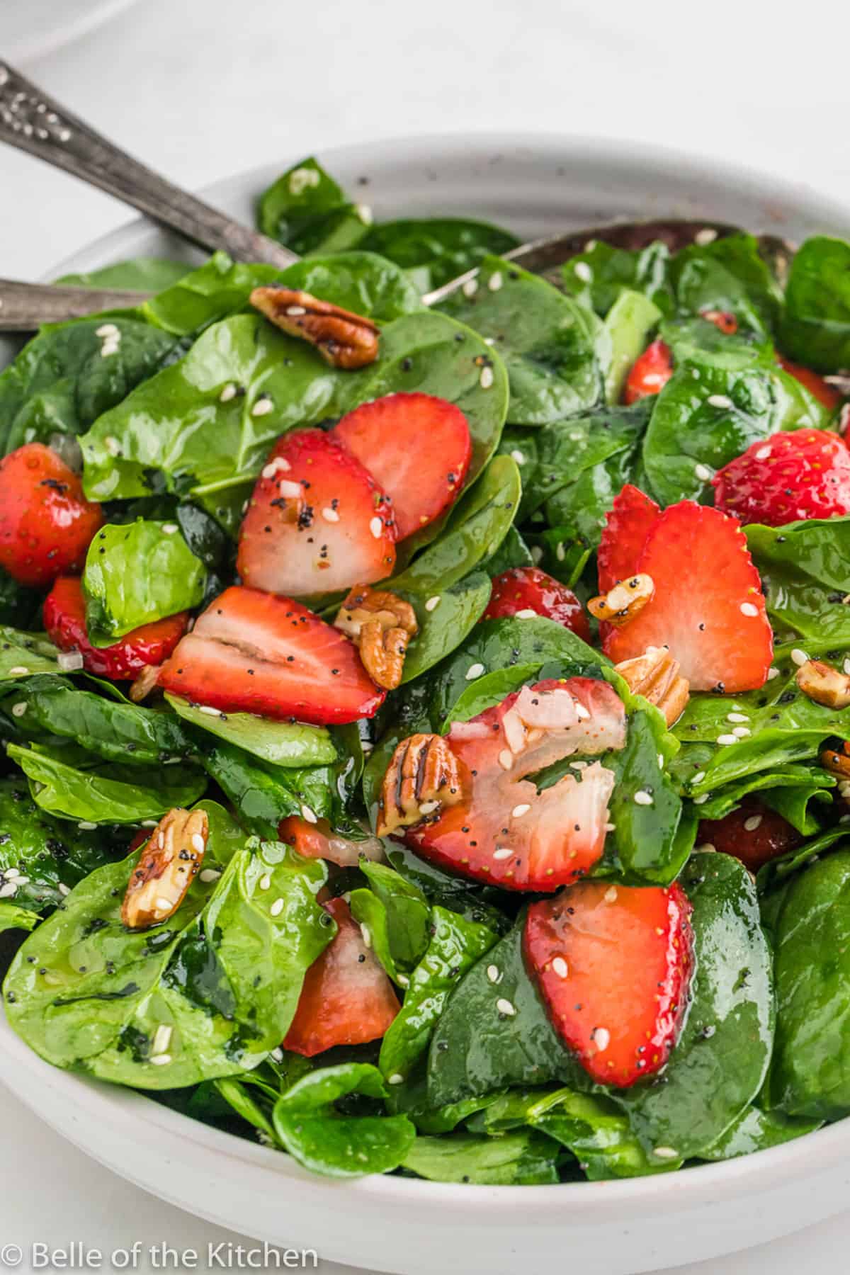 spinach and strawberries mixed with nuts