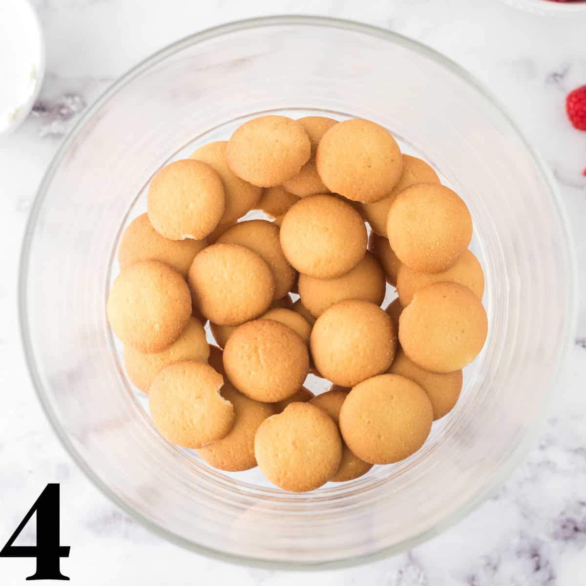 A bowl of vanilla wafers.